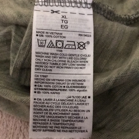 Old Navy green Camo print XL short sleeved shirt 💕 - Picture 5 of 5